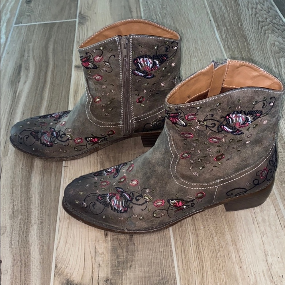 Embroidered Faux Leather Ankle Boots Sz 9.5-10 - Picture 3 of 11